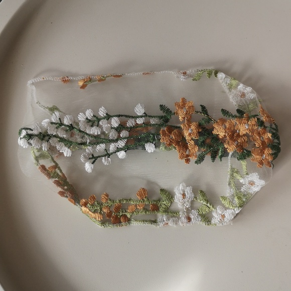 Floral headband - Picture 2 of 3